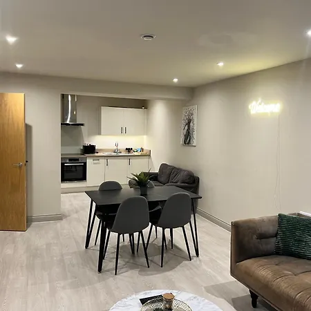 Luxury 2 Bed 2 Bath En-suite